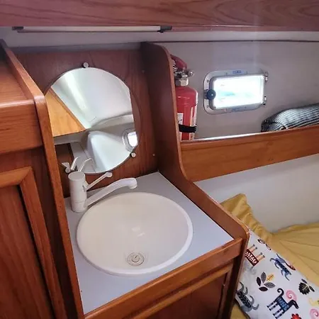 Il Maestro Di Nodi Sail Boat Botel