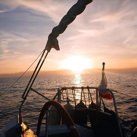 Il Maestro Di Nodi Sail Boat Botel