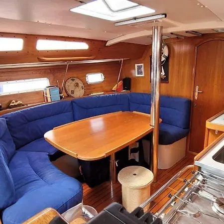 Botel Il Maestro Di Nodi Sail Boat *