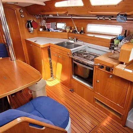 Botel Il Maestro Di Nodi Sail Boat *